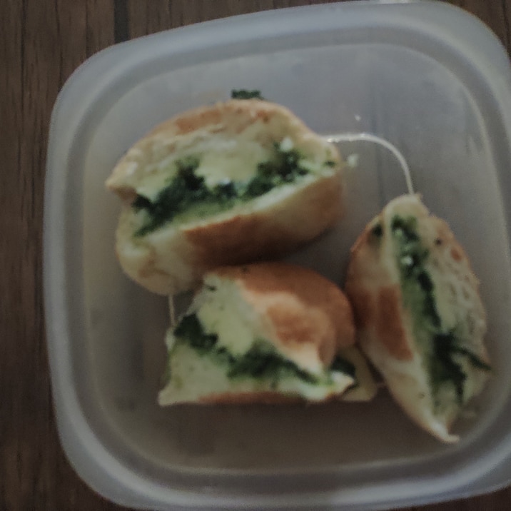 幼児食 ほうれん草とチーズのサンドイッチ